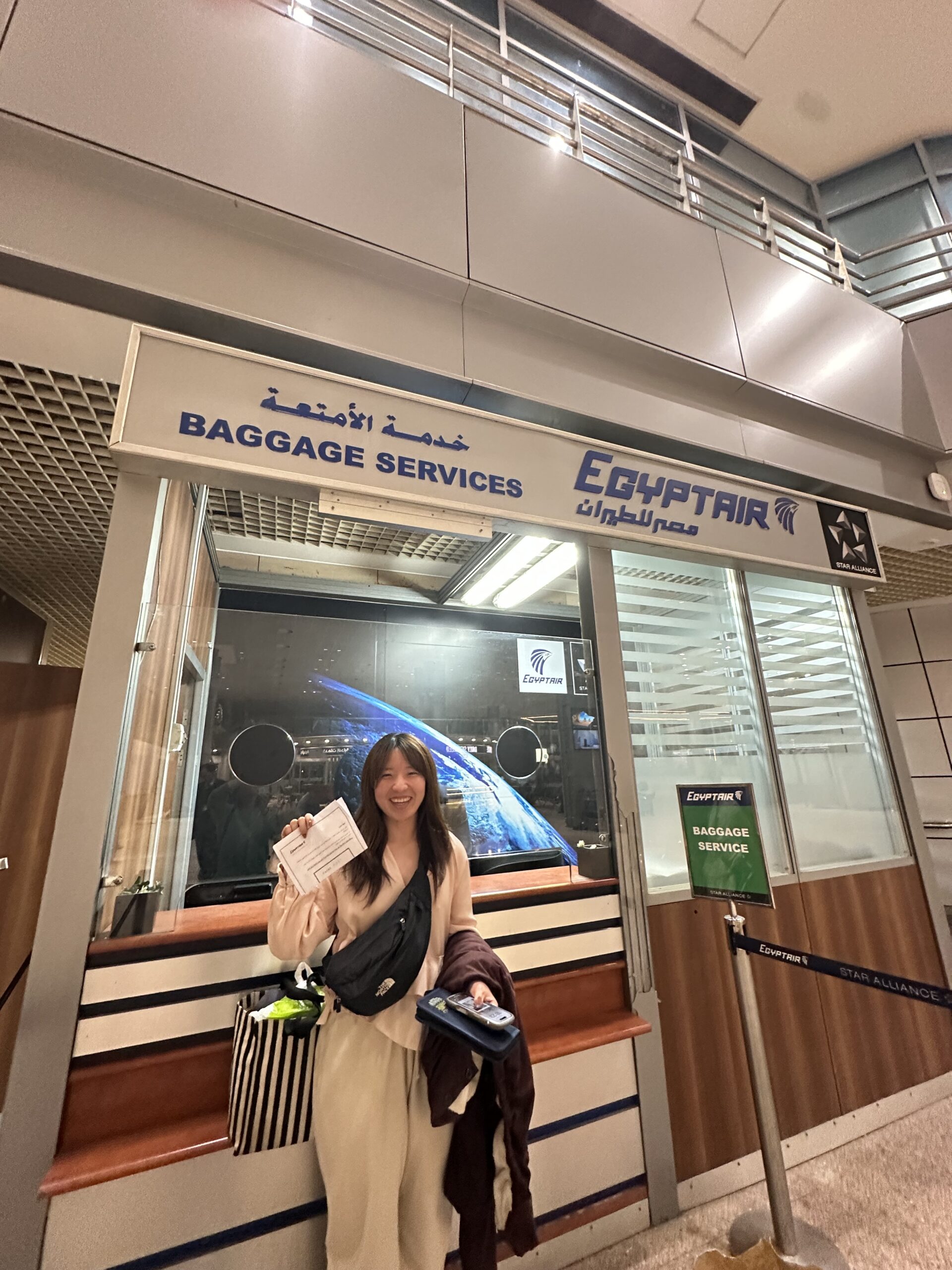 カイロ空港の手荷物サービスカウンターにて